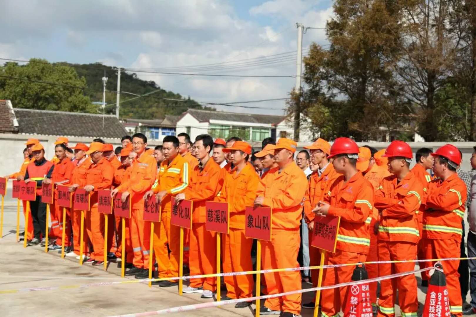 挖掘机技术哪家强？公路筑路机械操作技能竞赛了解一下……