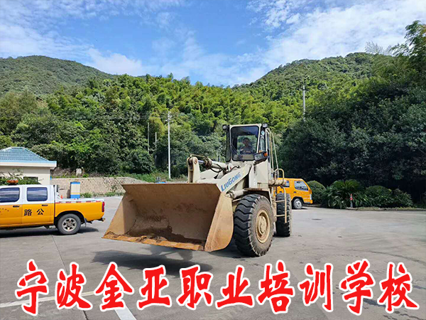 机械操作安全教育培训顺利结束