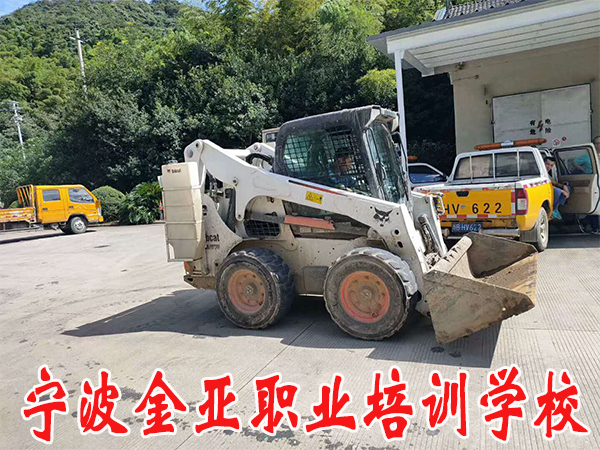 机械操作安全教育培训顺利结束