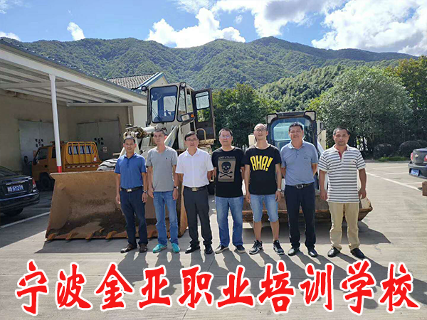 机械操作安全教育培训顺利结束