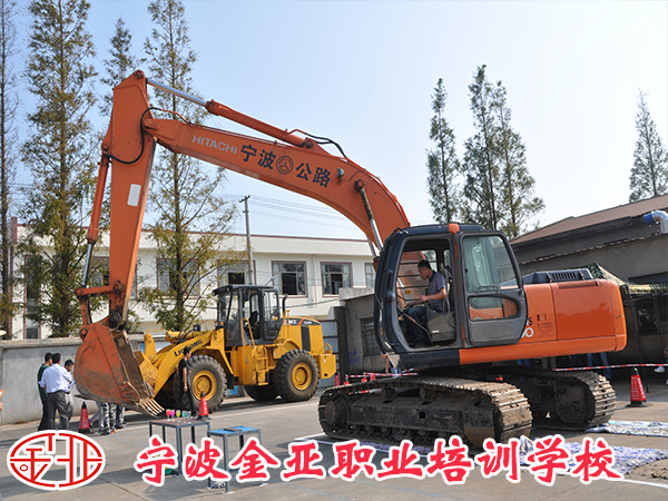 金亚挖掘机培训班随到随学