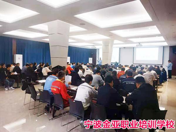 我校新型学徒制电焊专业开班培训